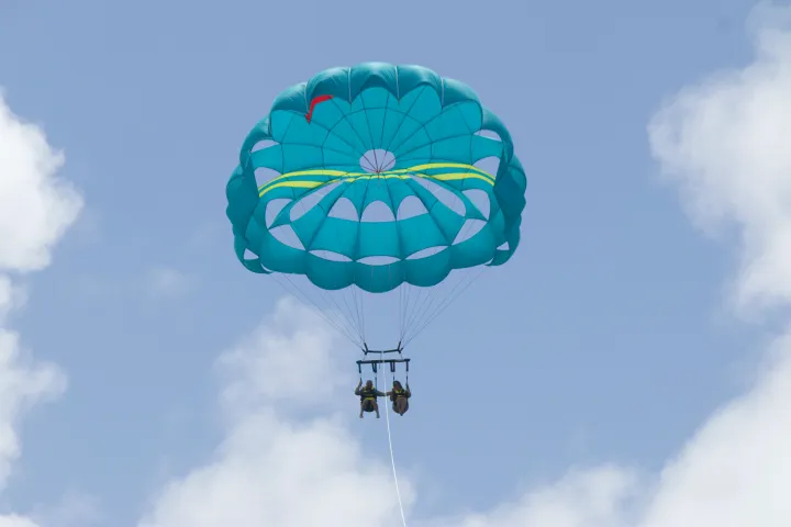 a parachute is flying through the air on a cloudy day